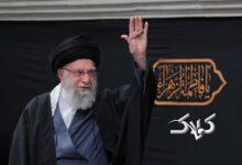 این عکس گفتگوی دیشب محمود کریمی با رهبر انقلاب وایرال شد!