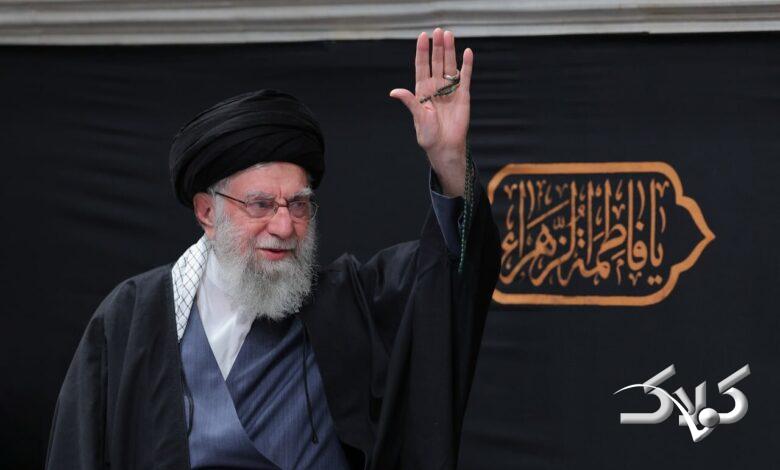 این عکس گفتگوی دیشب محمود کریمی با رهبر انقلاب وایرال شد!