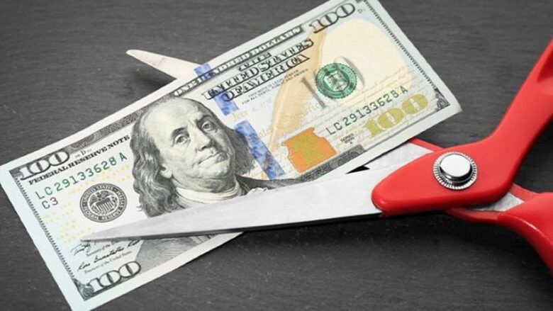 تذکر ۵٠ نماینده به وزیر اقتصاد برای خداحافظی با دلار