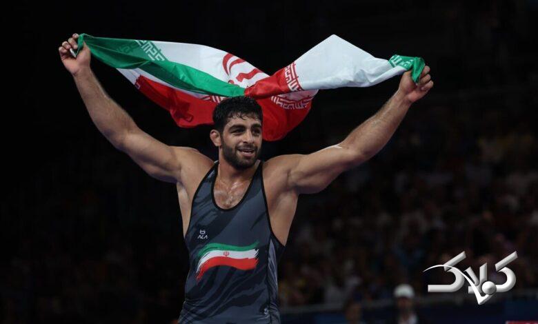 هادی ساروی ستاره کشتی‌گیر ایران دست به شمشیر شد +ویدیو