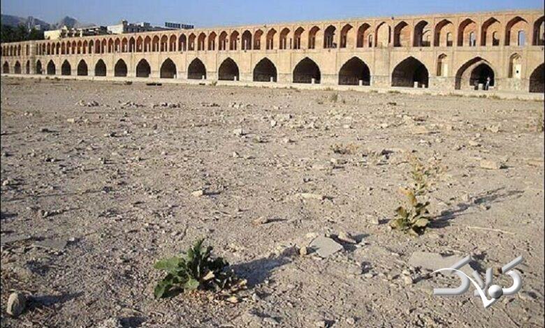 زاینده رود تبدیل به پیست اسب سواری شد! +ویدیو