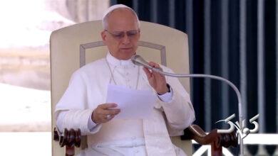 حرکت عجیب رهبر کاتولیکهای جهان در مسجد آبی استانبول +ویدیو