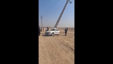 ویدیویی از تصادف شدید پژو پارس با تیر برق را ببینید