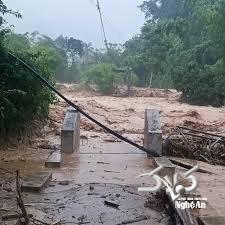 ویدیو| سیلاب مهیب پل معلق ویتنام را در چند ثانیه نابود کرد!