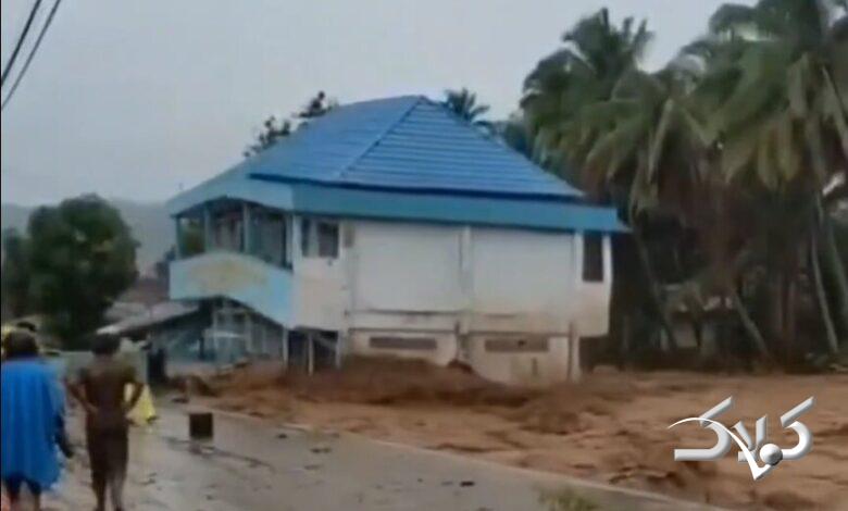 ویدیوی هولناک از فروریختن و نابودی خانهها بر اثر سیل!