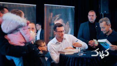 مردم رقیب رئیسجمهور را با آرد و تخممرغ بدرقه کردند! +ویدیو