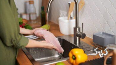 شستن مرغ خام