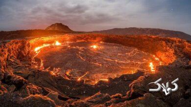 رودخانه‌ای از گدازه‌های داغ