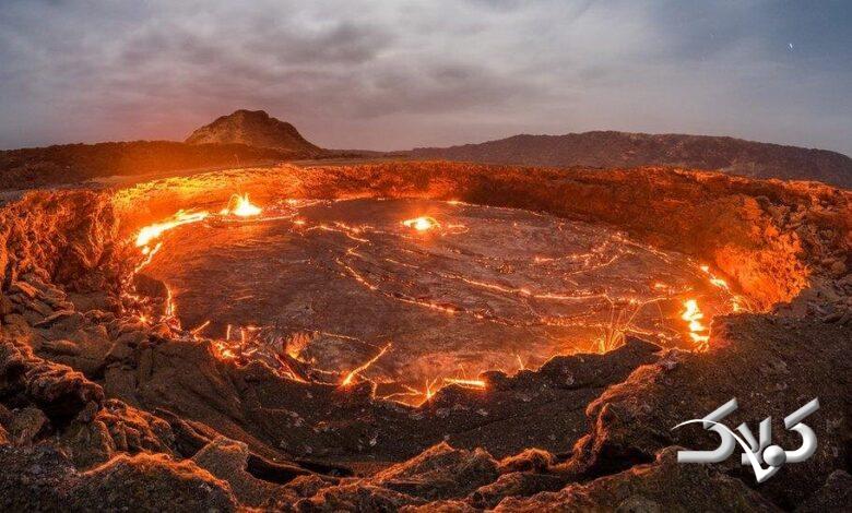 رودخانه‌ای از گدازه‌های داغ