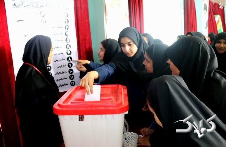 رقابت ۱۵.۵ هزار دانشآموز استان سمنان برای حضور در شوراهای دانشآموزی