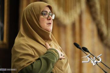 خانم سخنگو! میشه پسر و عروس تون برای من هم فیلترشکن نصب کنن؟/کاریکاتور