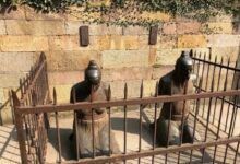 دو مجسمه منفور در چین که هر روز از هزاران نفر کتک می‌خورند