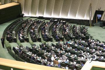 جلسه غیرعلنی مجلس برای بررسی مشکلات ارزی و معیشتی/ پزشکیان چه زمانی به مجلس می رود؟