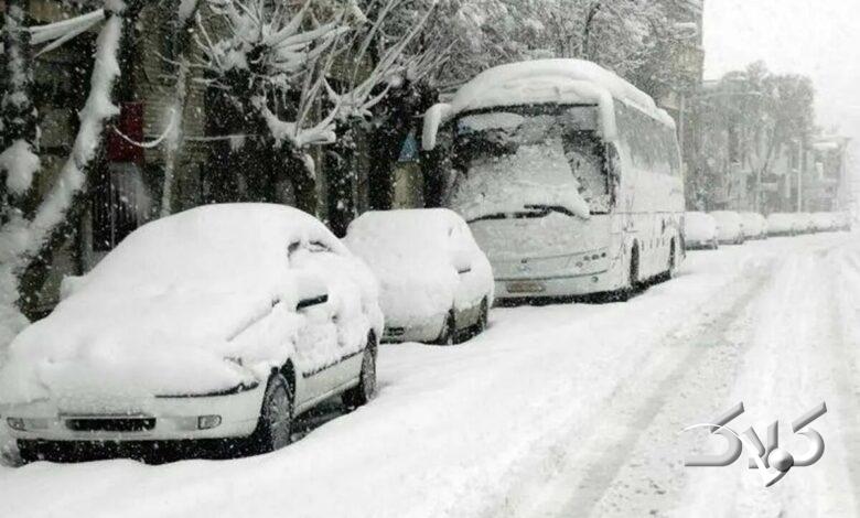 بارش برف شدید شرایط این جاده را خطرناک کرد +ویدیو