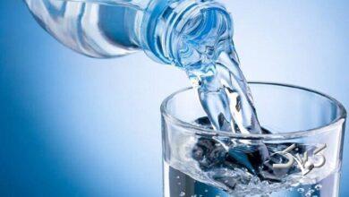 نوشیدن بیش از حد آب چه بلایی سر بدن میآورد؟