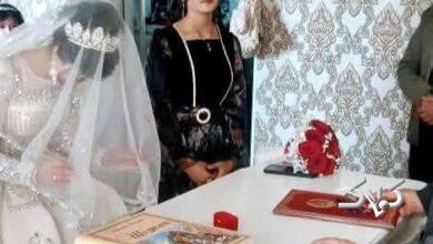 اهدای شاهنامه به عروس و داماد، اما نه در ایران! +عکس