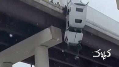 لحظه دلهره آور نجات راننده تریلی معلق را ببینید