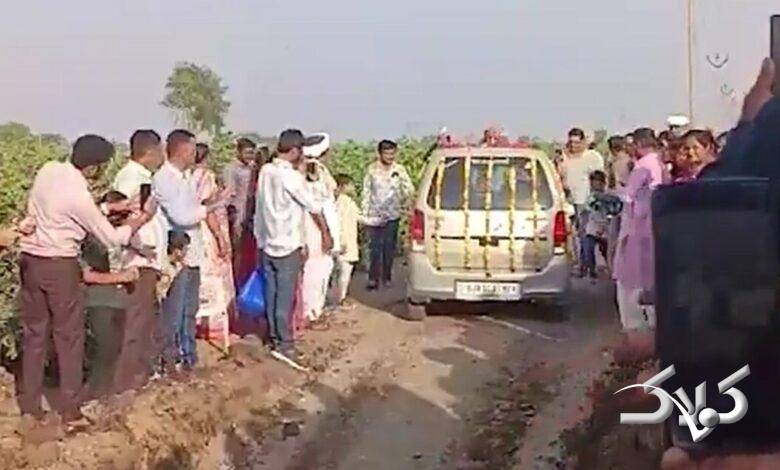 تشییع جنازه خودروی محبوب با حضور پرشور مردم و چهره‌های مذهبی! +ویدیو