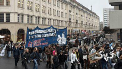 دانشآموزان و دانشجویان آلمانی در اعتراض به سربازی به خیابانها آمدند +ویدیو