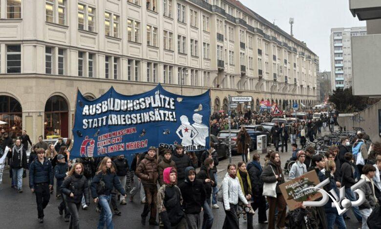 دانشآموزان و دانشجویان آلمانی در اعتراض به سربازی به خیابانها آمدند +ویدیو
