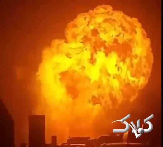 کامیون گاز مایع وسط بزرگراه تصادف کرد و منفجر شد! +ویدیو