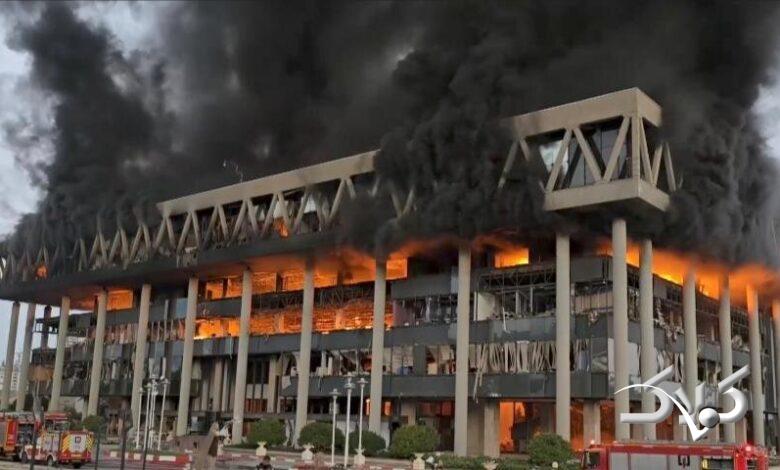 ساختمان شیشهای