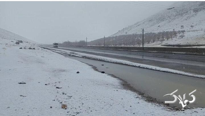 تداوم بارش برف در مناطق مختلف آذربایجان غربی