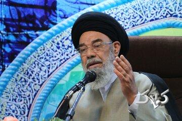 امام جمعه اصفهان: زن و مرد در اسلام از نظر انسانیت مساویاند/ در غرب با زن مثل کالا رفتار میشود/ حجاب بهترین عامل برای محفوظ ماندن از آزار است