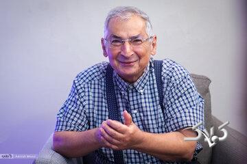 زیباکلام: از فرزندانم تا رهگذران خیابان همه به من بد و بیراه میگویند