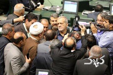 افشای نقشه تندروها علیه دولت توسط اصولگرایان/ نظامیان پشت دولت درآمدند