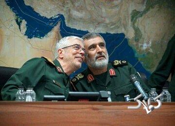 عکسی از شهیدان باقری در یک شهر موشکی/ شهید حاجی زاده هم بود