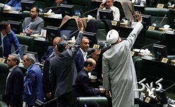 حمله تند روزنامه اصولگرا به مجلس: در جلسه سه شنبه با هر فریاد نمایندگان، دلار بالاتر رفت/ آن جلسه فقط هوچی گری بود