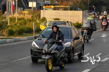 حمایت معاون حقوقی رئیسجمهور از موتورسواری زنان/ همانطور که امروز زنان خلبان هستند، این موضوع نیز نباید محل مناقشه قرار گیرد