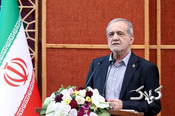 پزشکیان: مگر ما دیوانه‌ایم محیط زیست را به هم بزنیم؟/ باید منت بکشیم که سرمایه گذار بیاید/ گلایه کنم چه بگویم؟