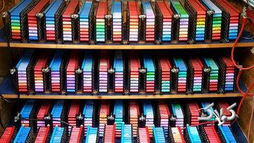 باتریهایی که چراغ خانه مردی را ۸ سال روشن نگهداشتهاند