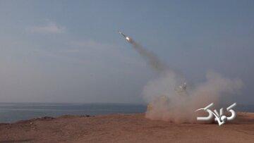 تصاویری از آتش آفند و پدافند نیروی دریایی سپاه در آبهای خلیج فارس/ رصد ناو آمریکایی توسط نیروی دریایی سپاه/ مانور در چه مناطقی اجرا شد؟