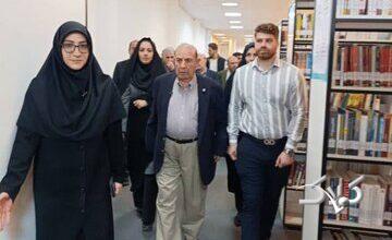  بازدید چهره ماندگار انسان‌شناسی از کتابخانه مرکزی خرم‌آباد