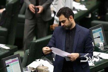 کنایه تند سردبیر روزنامه دانشگاه آزاد به ثابتی/ طفل! این جاده خاکی‌ای که تو اولش وایسادی را محمود تا تهش رفته!