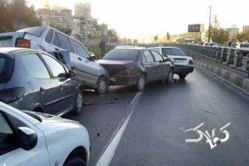 تصادف زنجیره‌ای  دو پراید، یک وانت، یک سمند و یک پژوی ۲۰۶ در اتوبان امام‌علی/ چند نفر مصدوم شدند