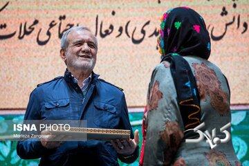 رئیس جمهور به کارشناسان تعارف شاهعبدالعظیمی می کند؟