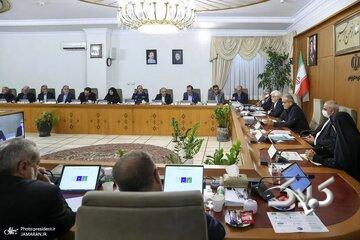 روزنامه هم میهن: همه وزرای پزشکیان در قایق دولت پارو نمی زنند/ کسی هم سکان هدایت قایق را در دست ندارد