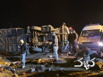 اسامی مصدومان حادثه واژگونی اتوبوس اصفهان - مشهد اعلام شد