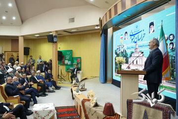 کنایه تند پزشکیان به کلنگزنیهای بیمورد در دولتهای گذشته: «تو که پول نداشتی، کی گفته کلنگ بزنی؟»