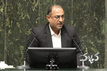 افشاگری یک نماینده مجلس درباره پیشنهاد دولت درباره افزایش حقوق؛ این نقض قانون و وهن مجلس است/ تهدید پزشکیان به استیضاح؛ وزرای ناکارآمد را برکنار کن!