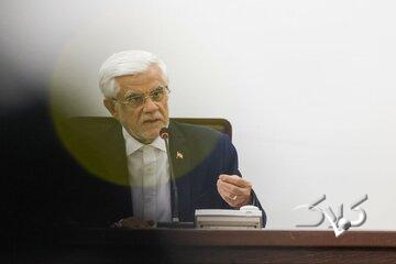 حمایت روزنامه دولت از معاون اول رئیس جمهور در برابر حملات تندروها / مقام دولتی از اظهارنظر صریح درباره دوتابعیتی بودن فرزند عارف خودداری کرد