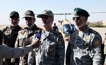 فرمانده کل ارتش: ماموریت مهم ارتش حفاظت از تمامیت ارضی ایران است/ تمام تحرکات دشمن را به دقت رصد می کنیم