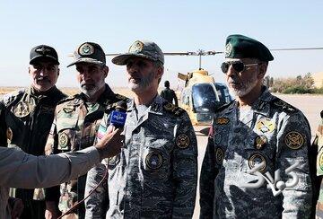 فرمانده کل ارتش: ماموریت مهم ارتش حفاظت از تمامیت ارضی ایران است/ تمام تحرکات دشمن را به دقت رصد می کنیم