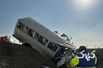 علت واژگونی مینیبوس دانشآموزان در ایوانکی مشخص شد