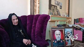 ناگفته های مادر سرلشکر رشید از فرزندش/ از همه بچههام بیشتر دوستش داشتم/ اگر میدانستم شهید میشود، بیشتر بغلش میکردم، بیشتر میبوسیدمش...