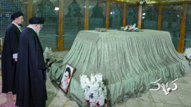 ویدیو| لحظاتی از حضور رهبر انقلاب در مرقد امام (ره)